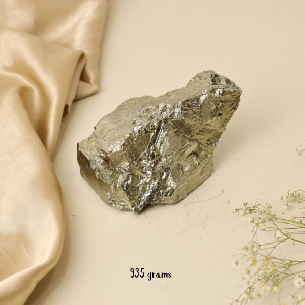 NATURAL PYRITE CLUSTER (935 GRAMS)