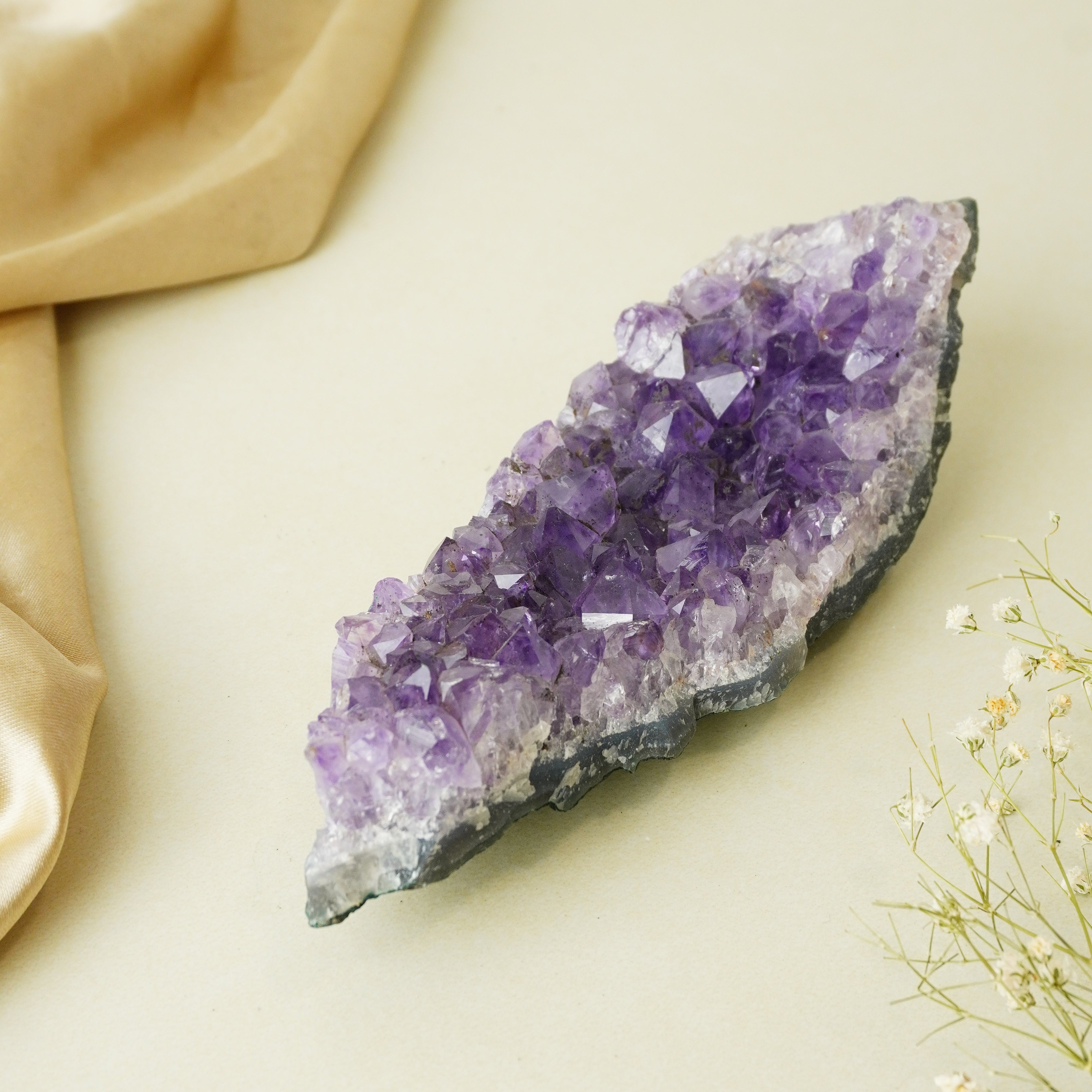 NATURAL AMETHYST CLUSTER (281 GRAMS)