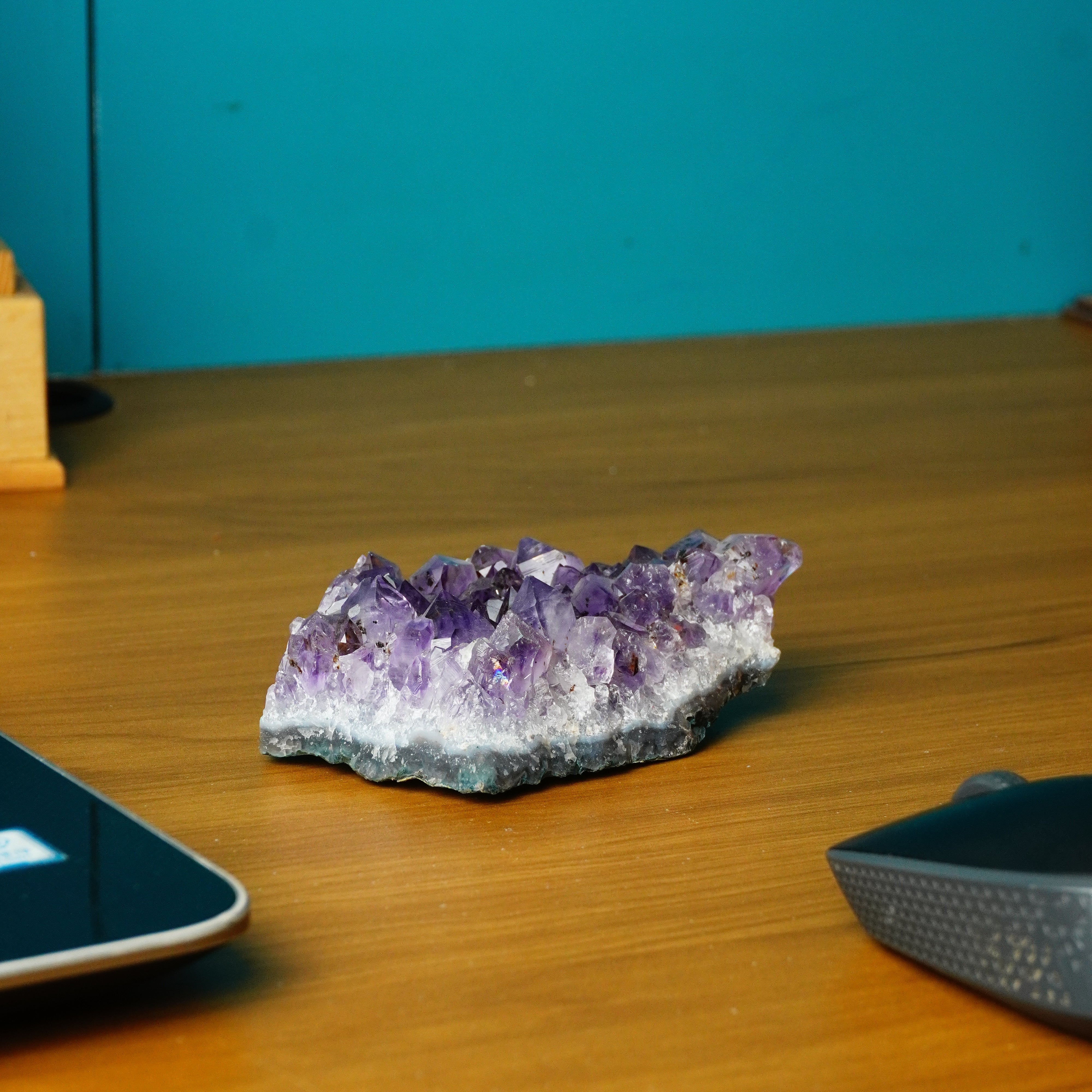 NATURAL AMETHYST CLUSTER (259 GRAMS)