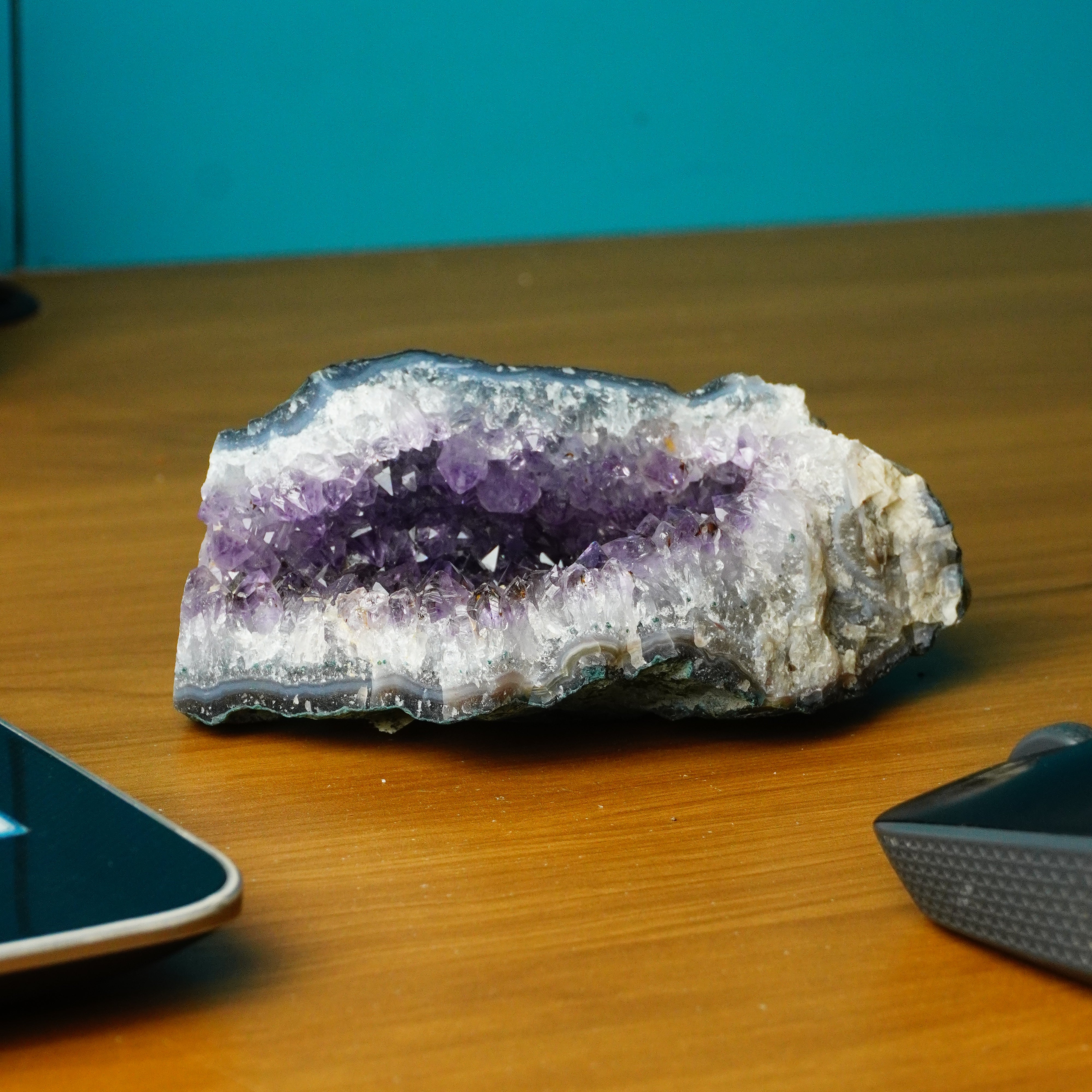 NATURAL AMETHYST CLUSTER (537 GRAMS)