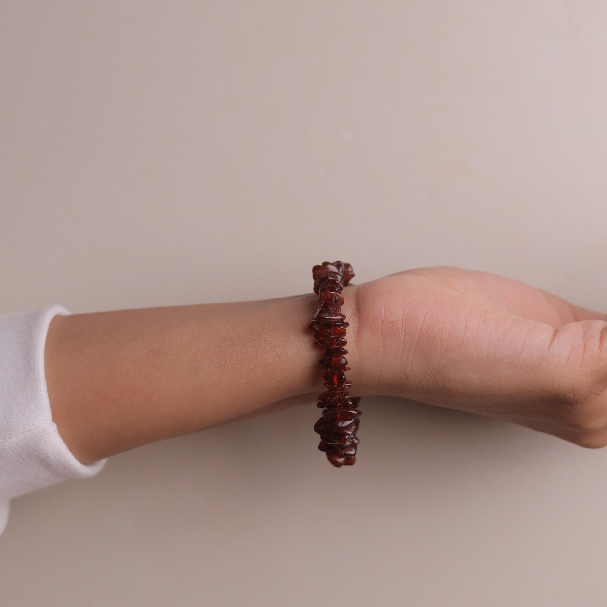 NATURAL AMBER CHIPS BRACELET