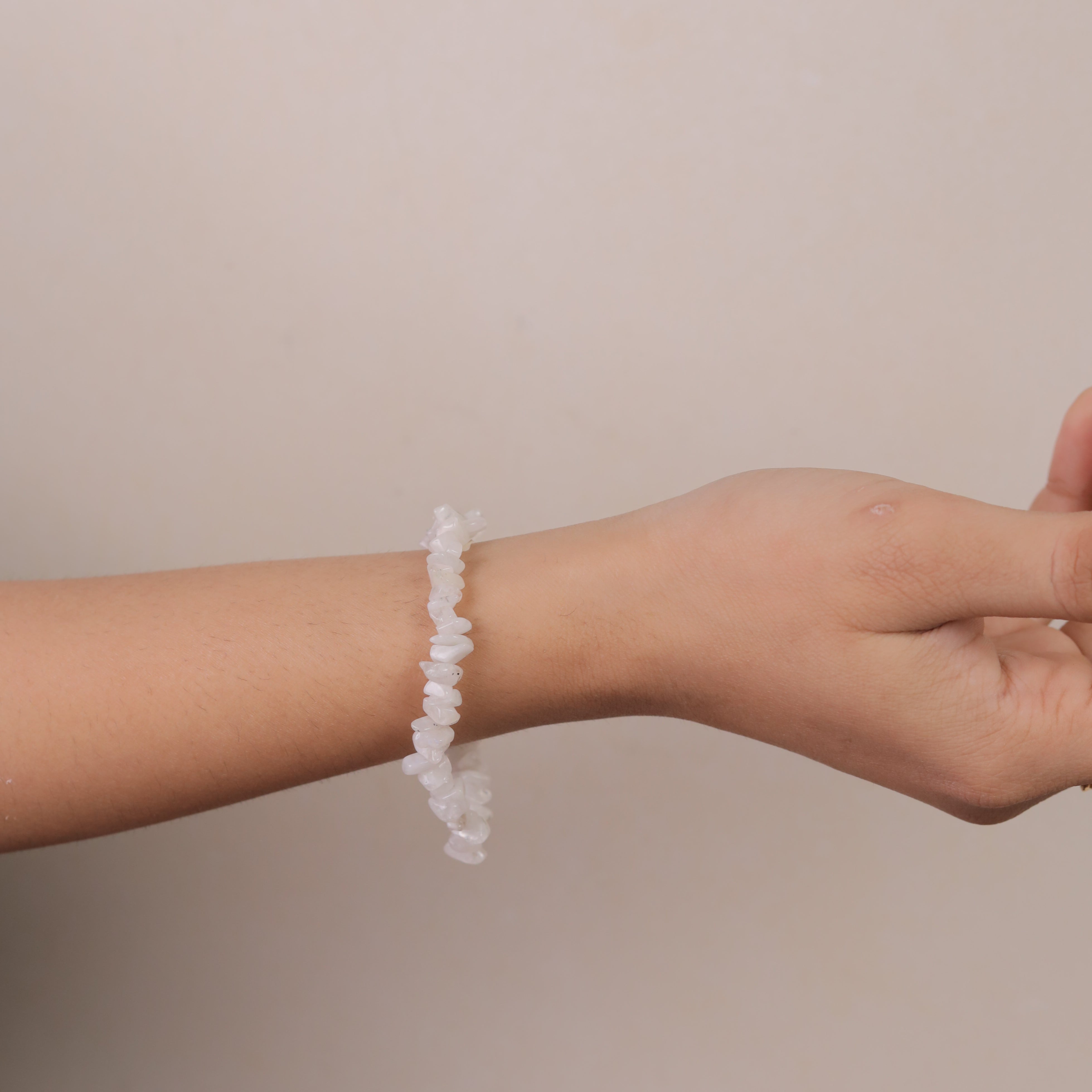 NATURAL RAINBOW MOONSTONE CHIPS STONE BRACELET