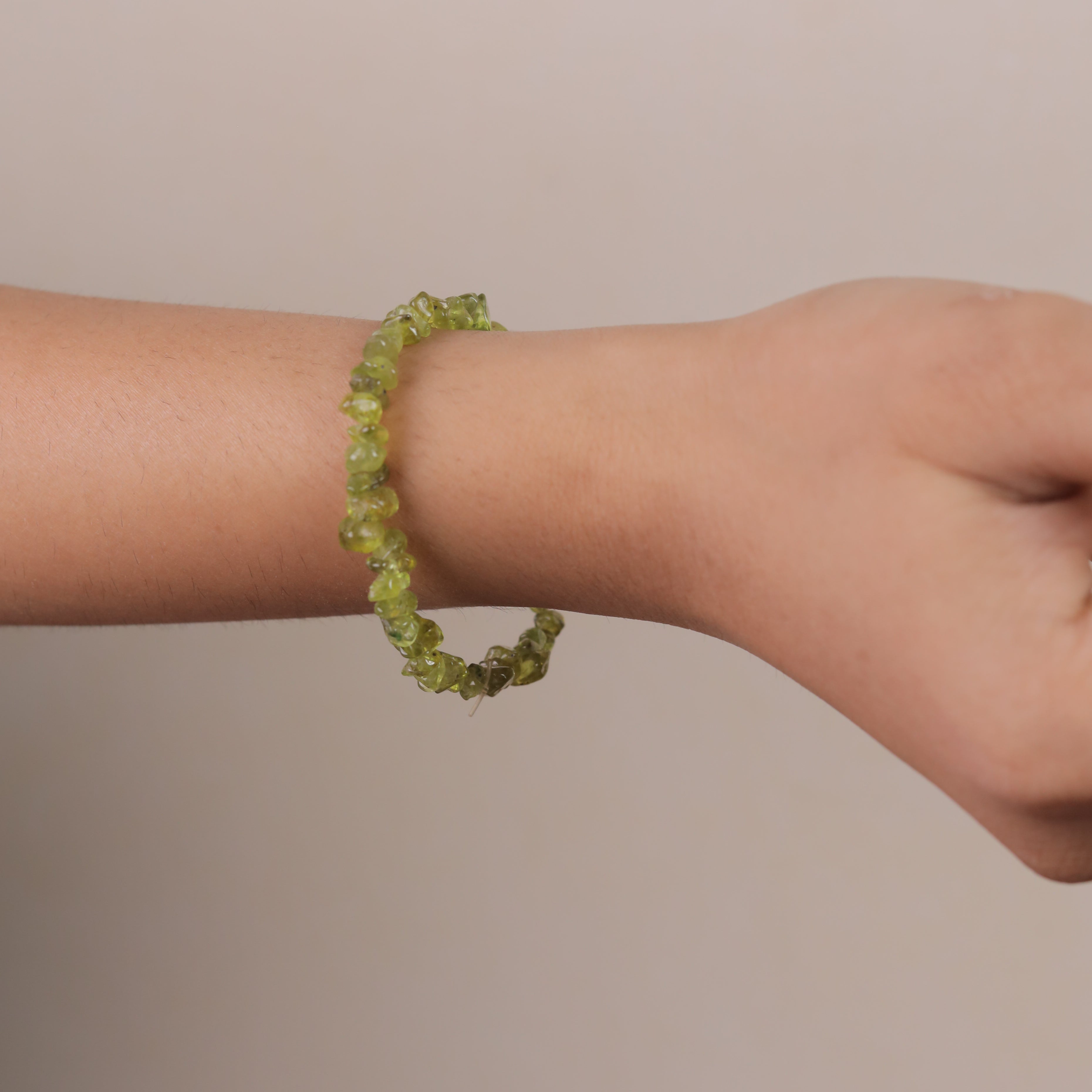 NATURAL PERIDOT CHIPS STONE BRACELET