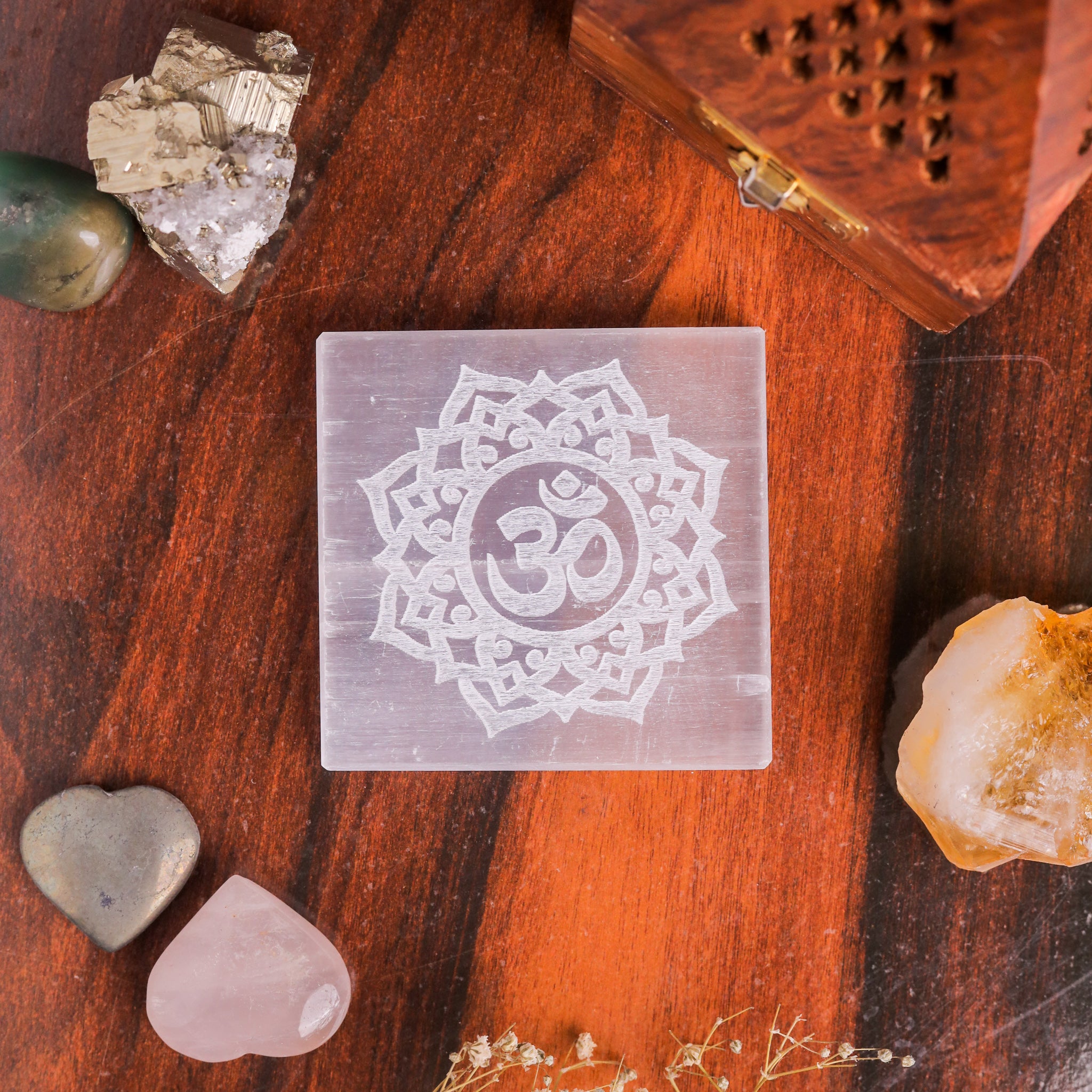 Natural Selenite Charging Plate – Crystal Cleansing Energy Tool