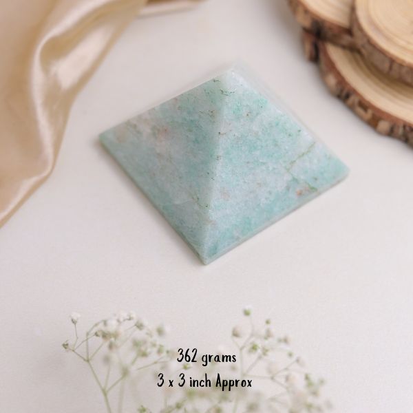 NATURAL LIGHT GREEN AVENTURINE  PYRAMID