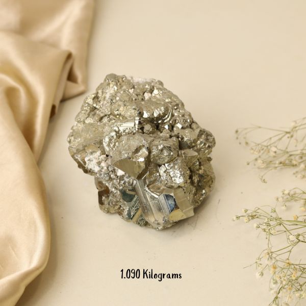 NATURAL PYRITE CLUSTER (1.090 GRAMS)