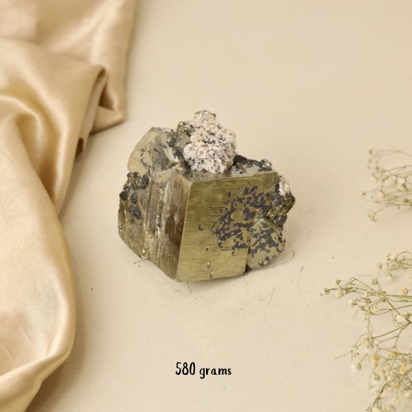 NATURAL PYRITE CLUSTER (580 GRAMS)