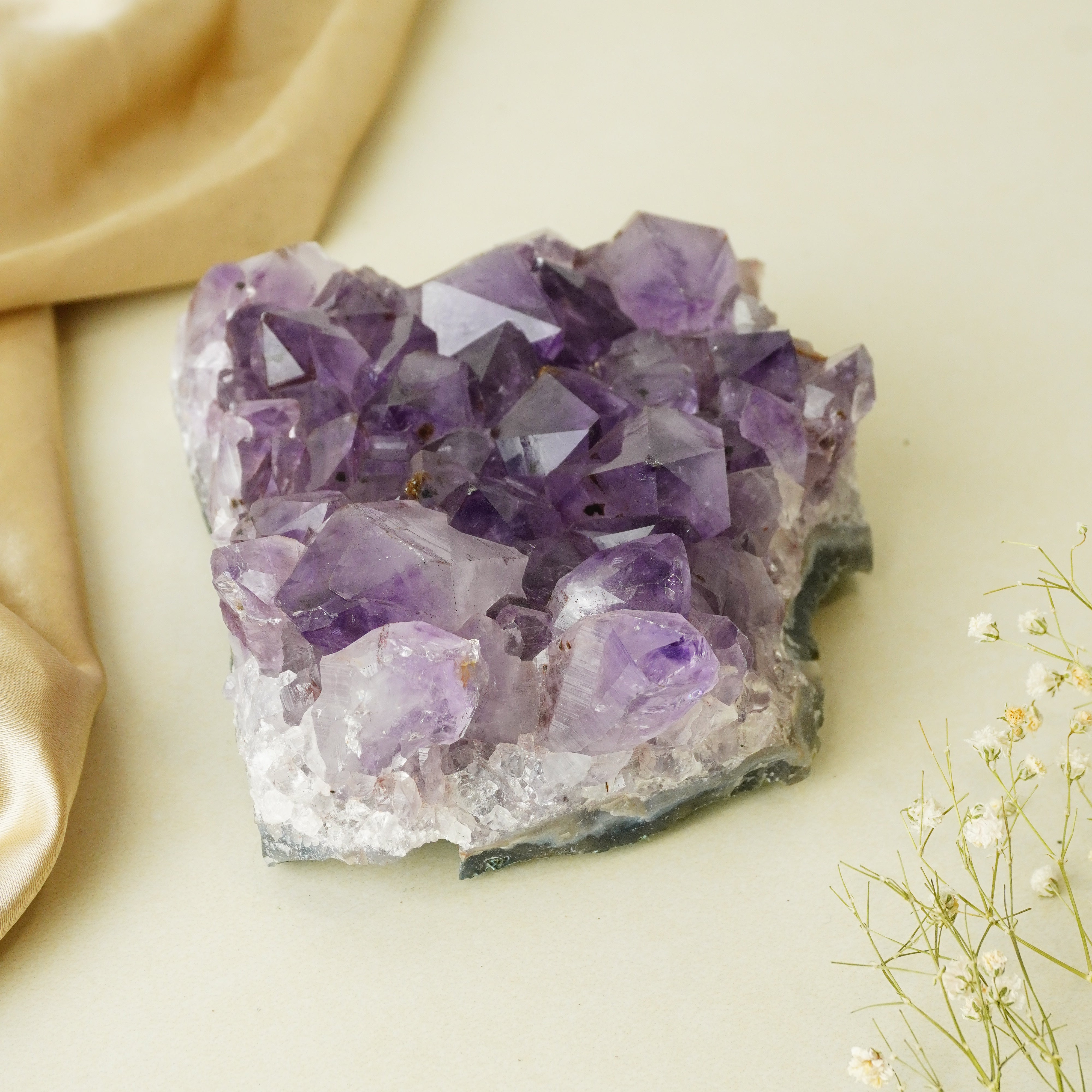 NATURAL AMETHYST CLUSTER (668 GRAMS)