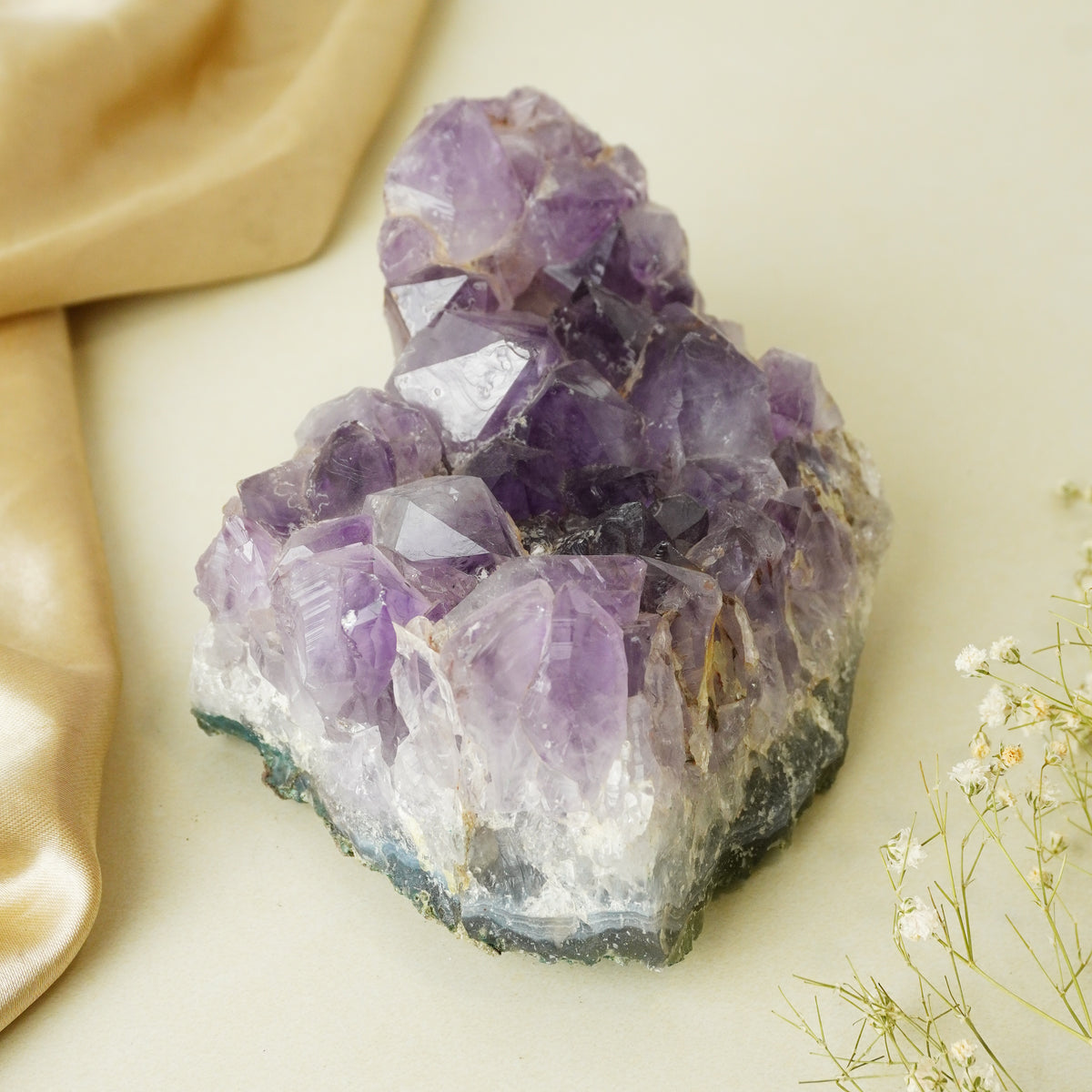 NATURAL AMETHYST CLUSTER (691 GRAMS)