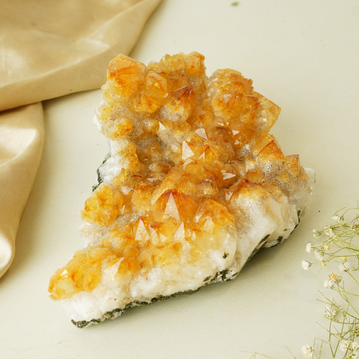 NATURAL CITRINE  CLUSTER (709 GRAMS)