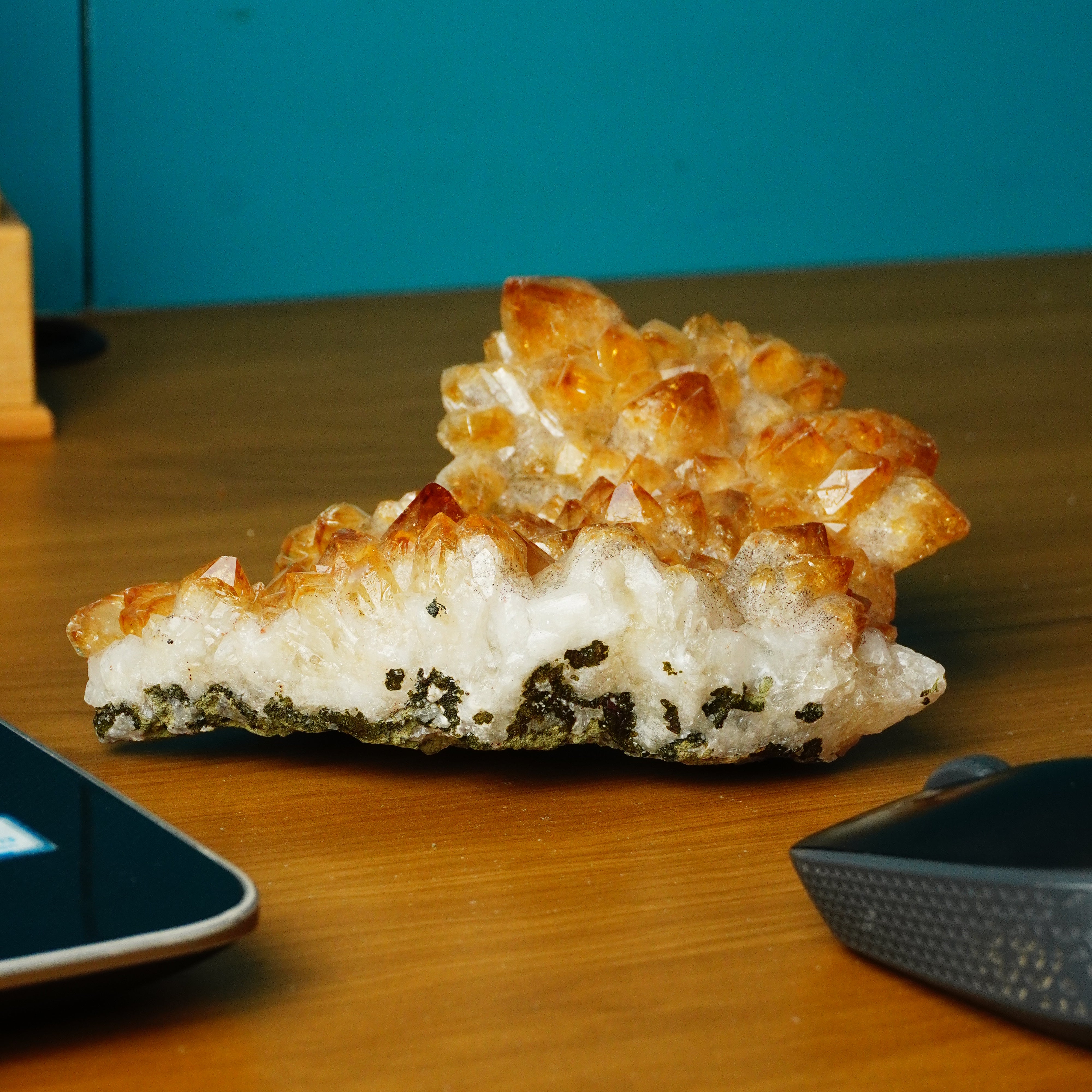 NATURAL CITRINE  CLUSTER (709 GRAMS)