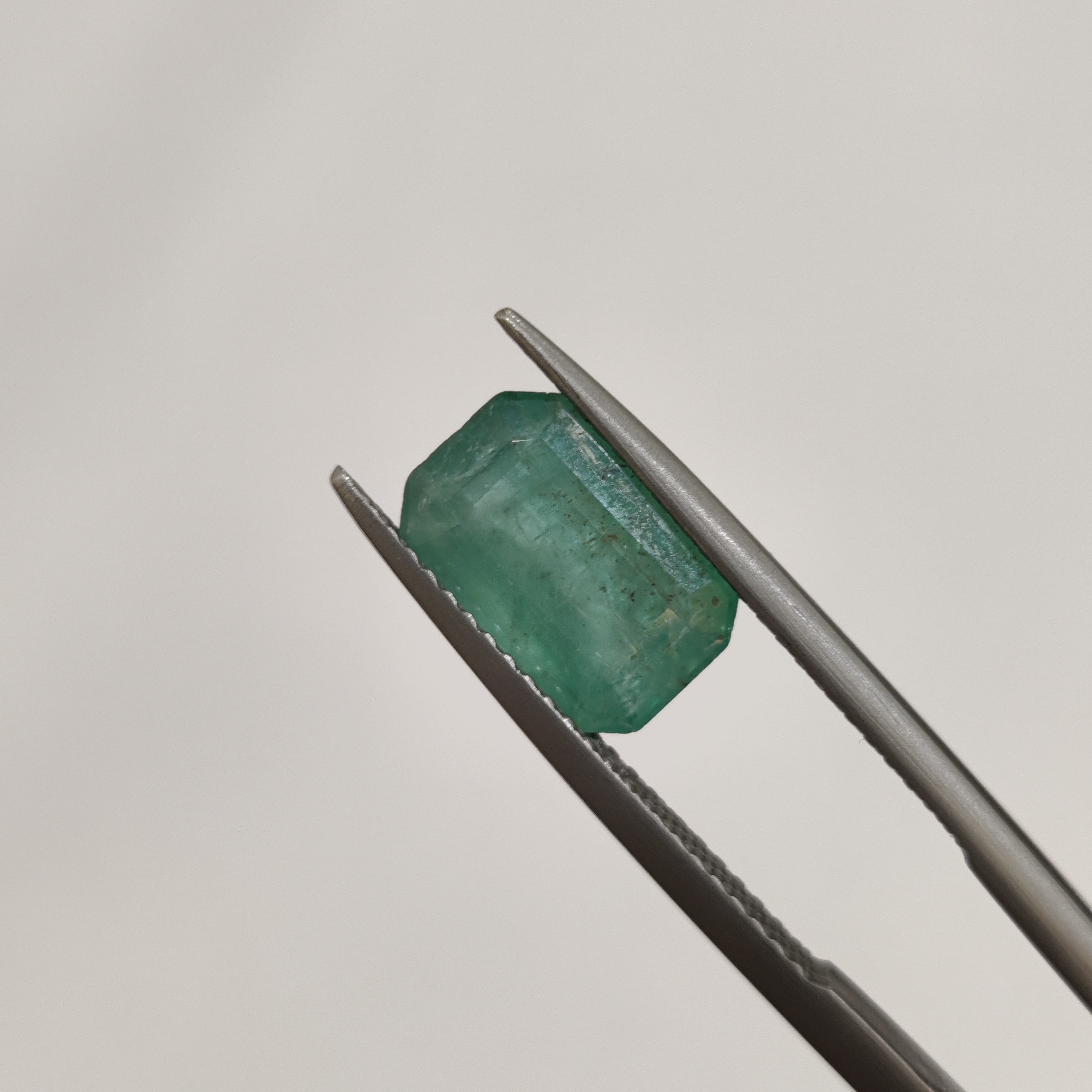 Emerald | EM 404 | 2.52 Carat