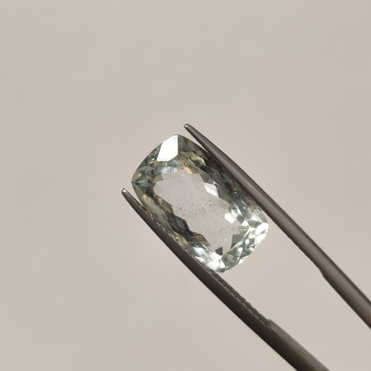 Natural Aquamarine (Beruj) | Aqua 10 | 5.86 Carat | Certified