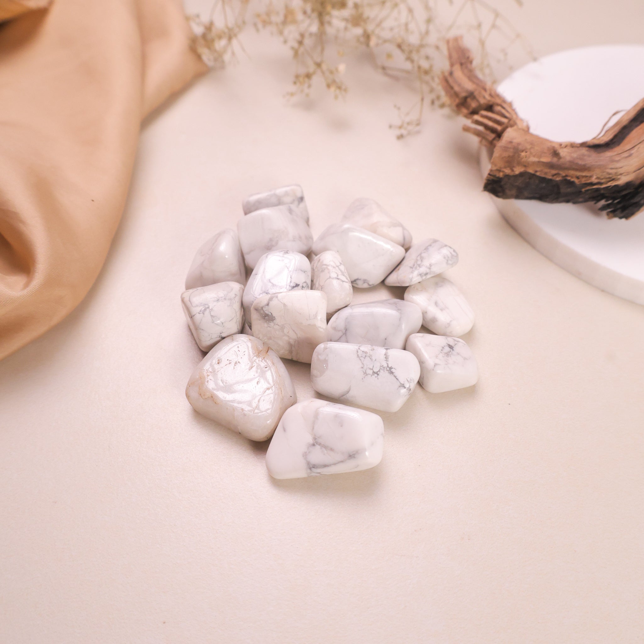 NATURAL HOWLITE TUMBLE