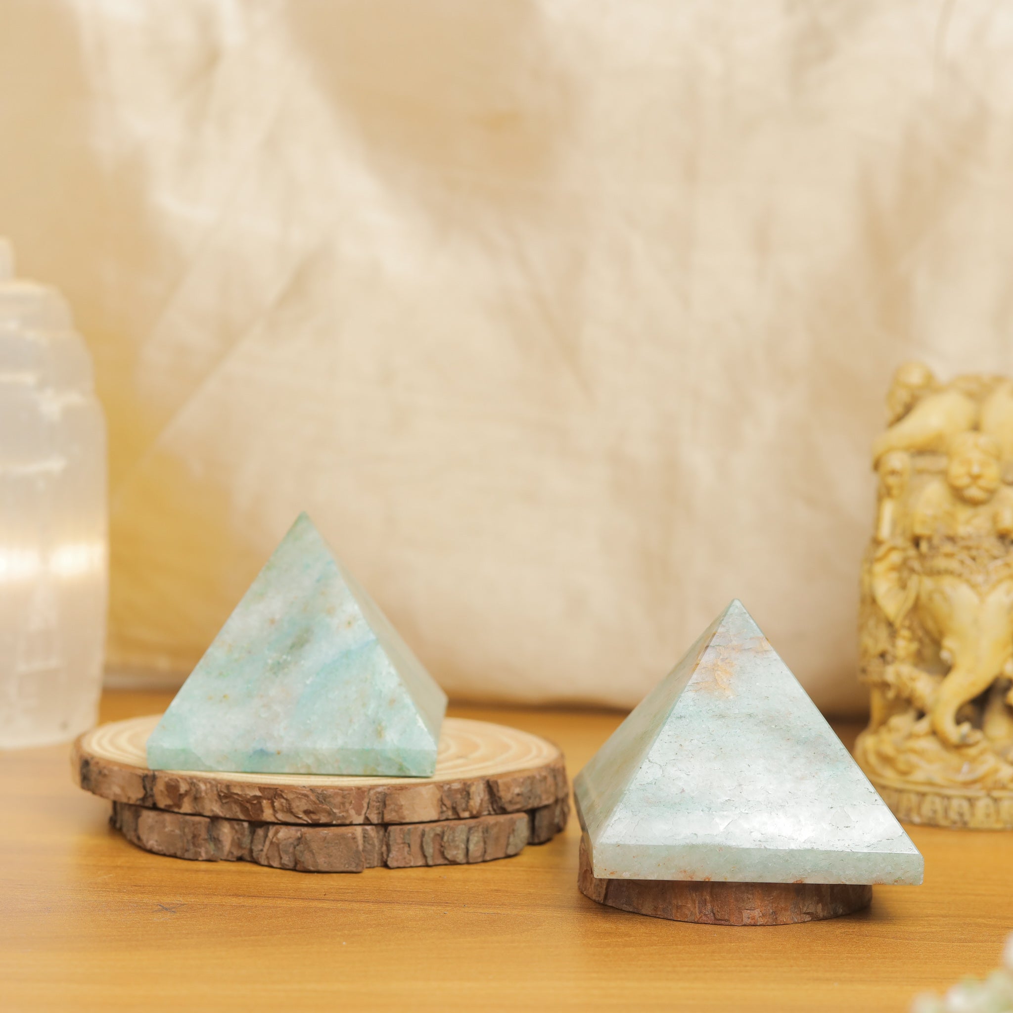 NATURAL LIGHT GREEN AVENTURINE  PYRAMID