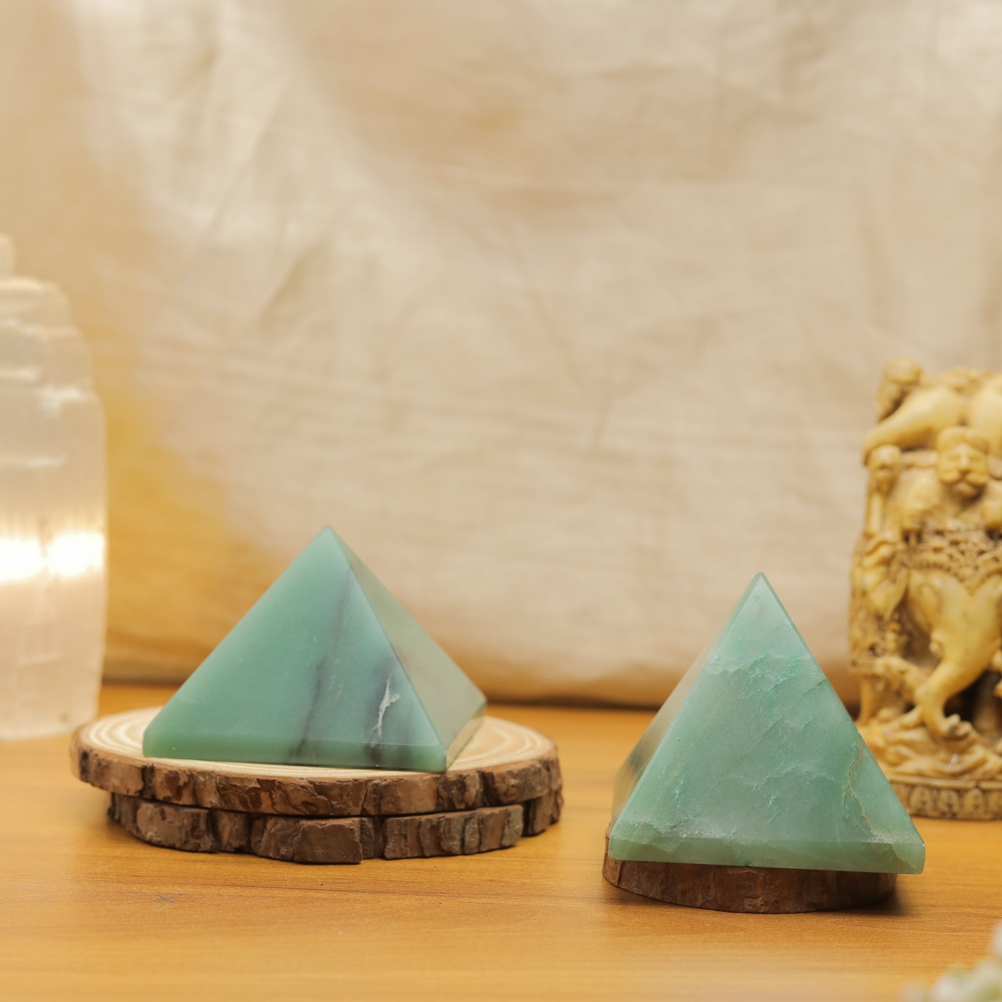 NATURAL DARK GREEN AVENTURINE  PYRAMID