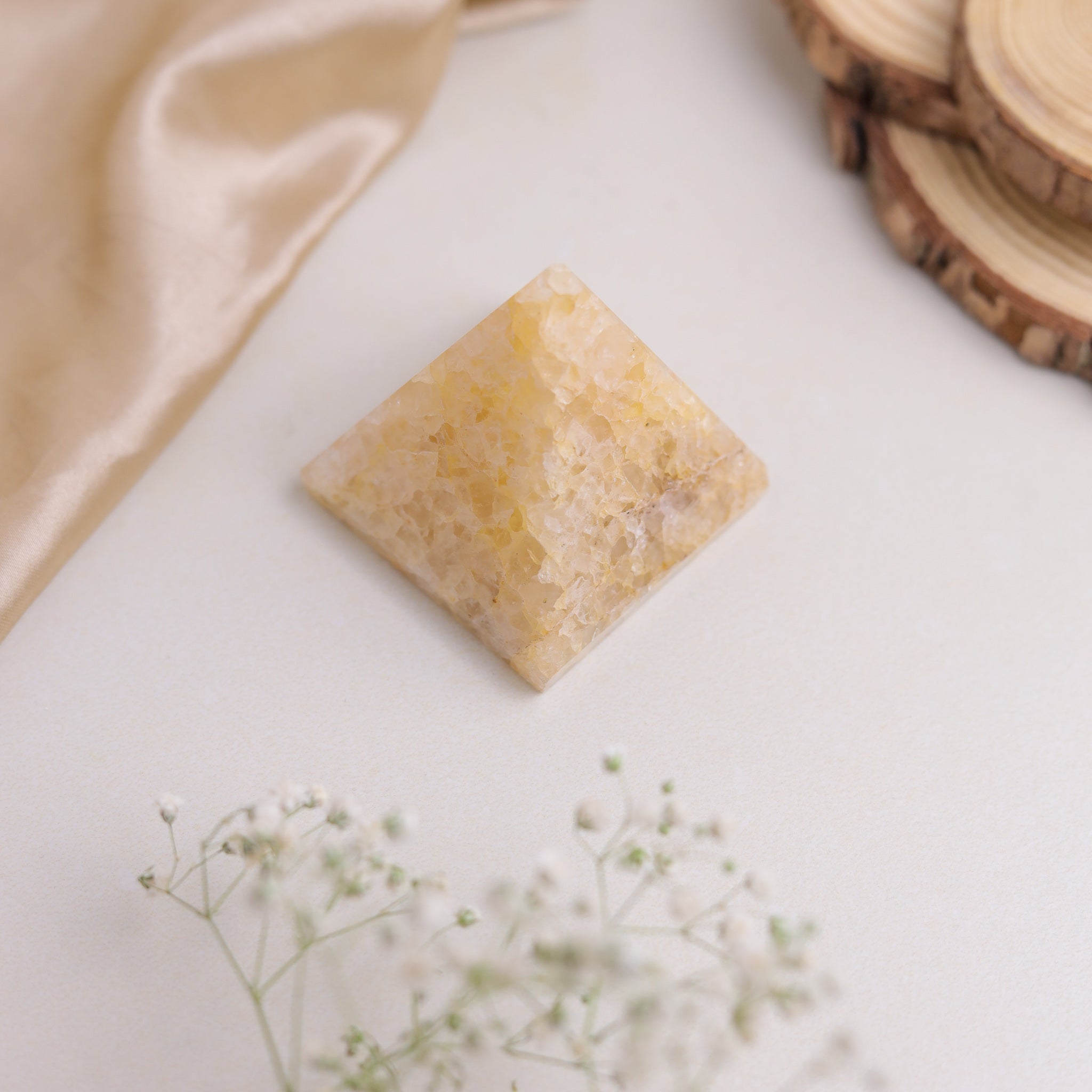 NATURAL YELLOW  AVENTURINE  PYRAMID