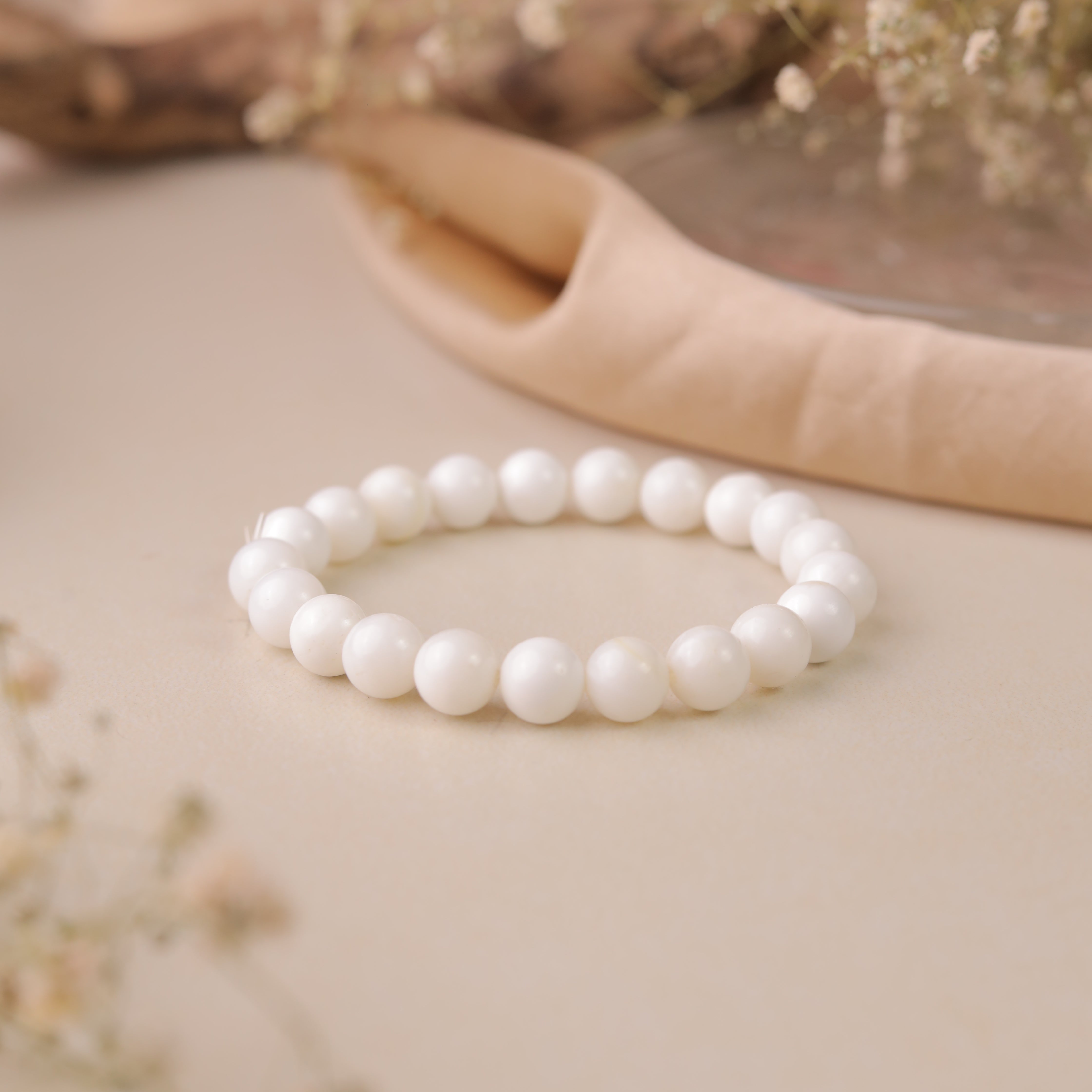 NATURAL MOTHER OF PEARL BRACELET
