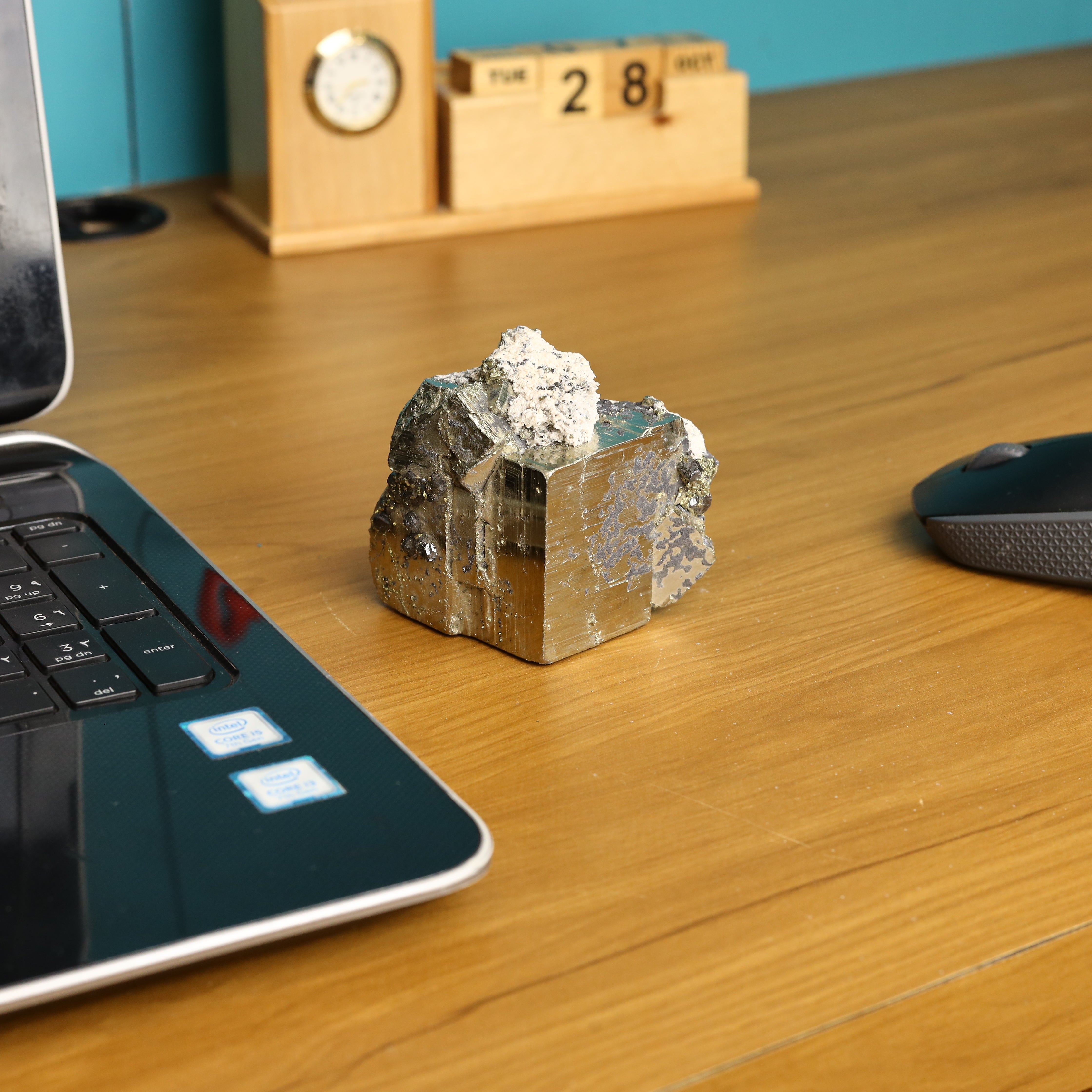 NATURAL PYRITE CLUSTER (580 GRAMS)