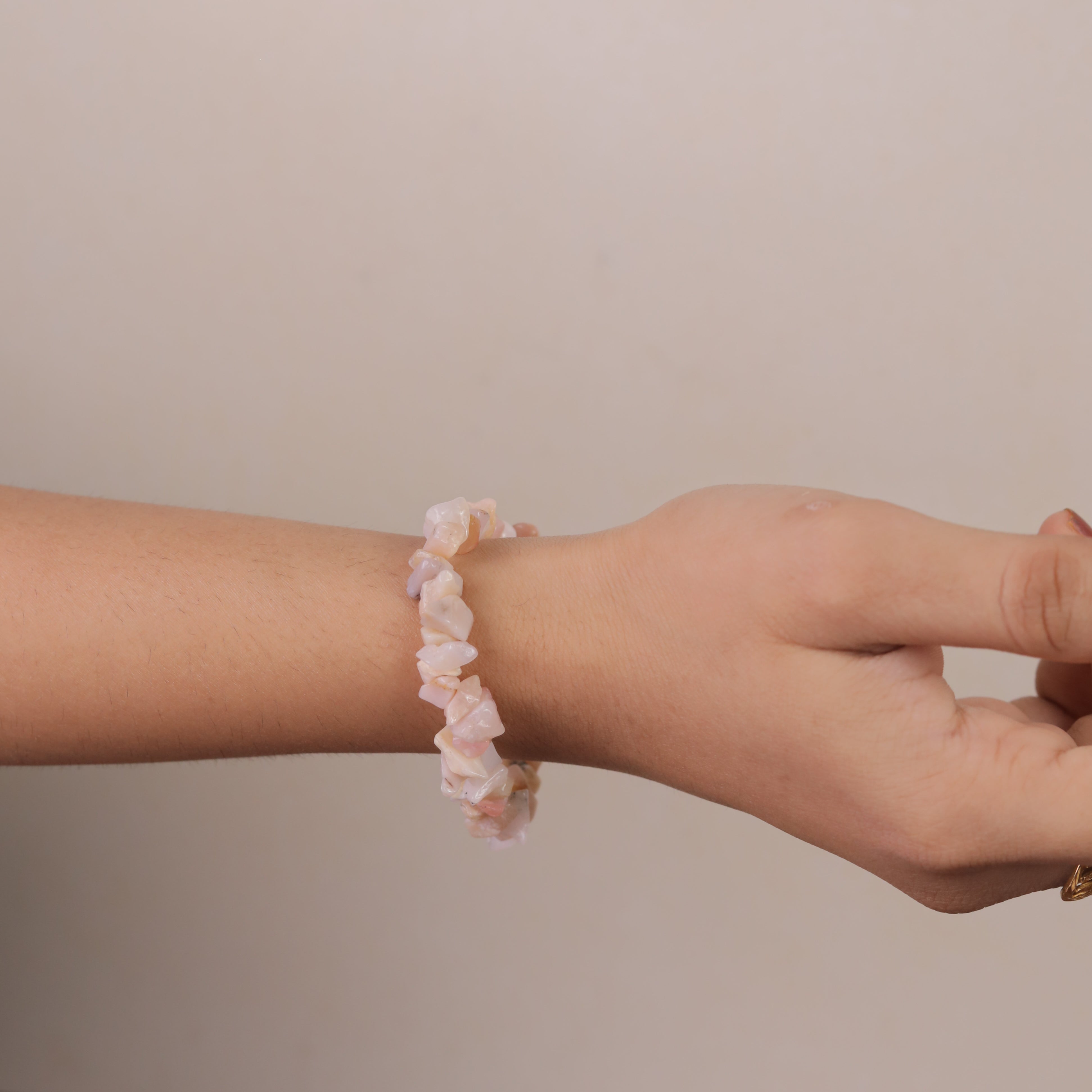 NATURAL PINK OPAL CHIPS BRACELET