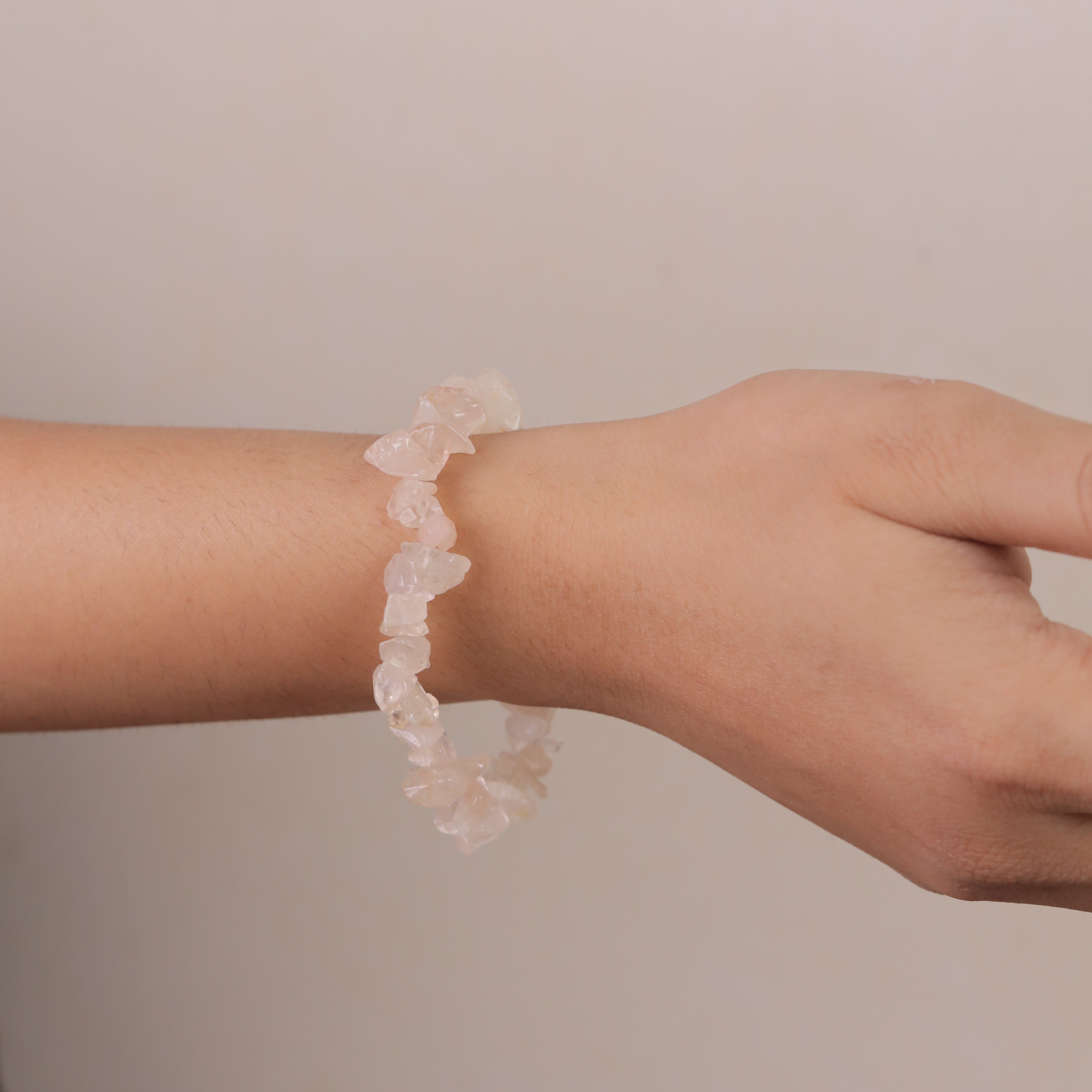 NATURAL ROSE QUARTZ CHIPS BRACELET