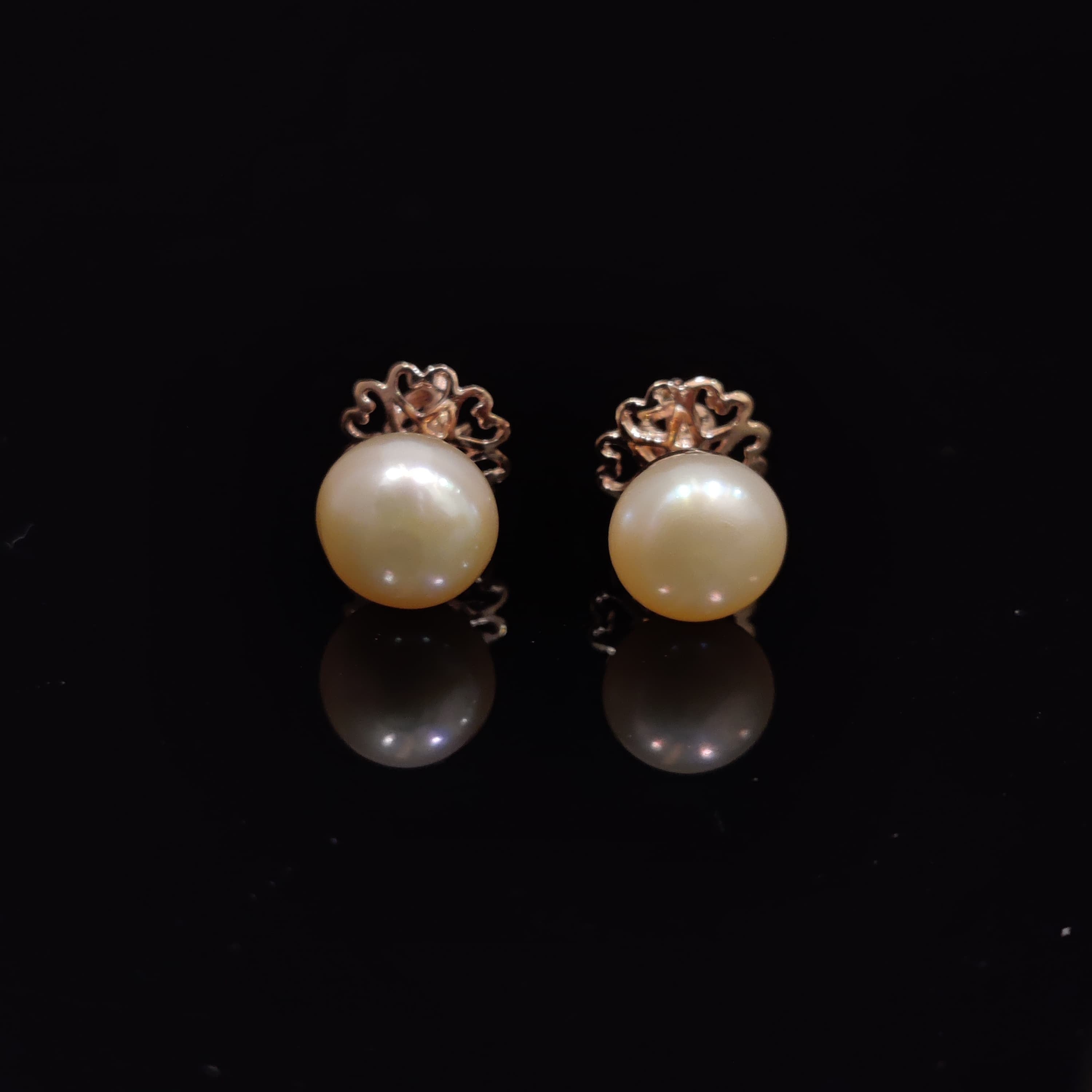 Pearl Earring