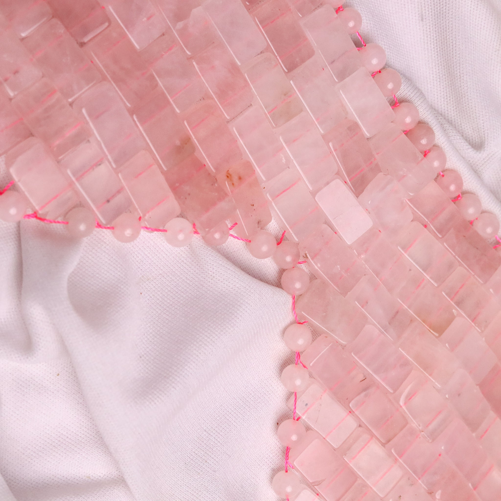 Natural Rose Quartz Eye Mask Second View – Love Stone Skin Care